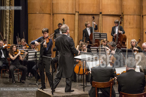 concerto stagione 2014/15 FERRARA MUSICA             CHAMBER ORCHESTRA OF EUROPE.EMMANUEL KRIVINE DIRETTORE.JOSHUA BELL VIOLINO..conductor;direttore dorchestra;music;classic music;musica classica;spartiti; ©Marco Nirmal Caselli/Rosebud2