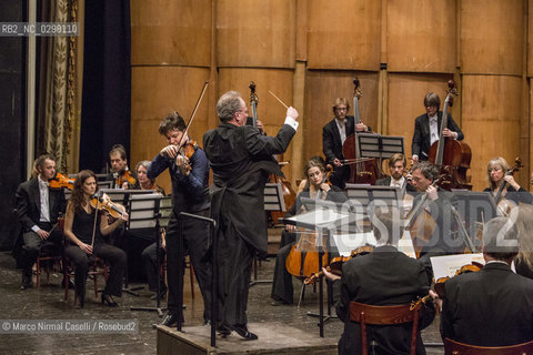 concerto stagione 2014/15 FERRARA MUSICA             CHAMBER ORCHESTRA OF EUROPE.EMMANUEL KRIVINE DIRETTORE.JOSHUA BELL VIOLINO..conductor;direttore dorchestra;music;classic music;musica classica;spartiti; ©Marco Nirmal Caselli/Rosebud2