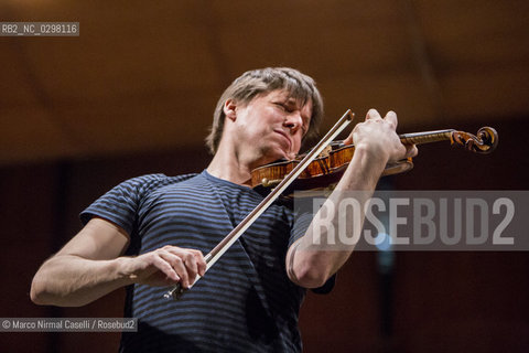 concerto stagione 2014/15 FERRARA MUSICA             CHAMBER ORCHESTRA OF EUROPE.EMMANUEL KRIVINE DIRETTORE.JOSHUA BELL VIOLINO..music;classic music;musica classica;violin;violino ©Marco Nirmal Caselli/Rosebud2