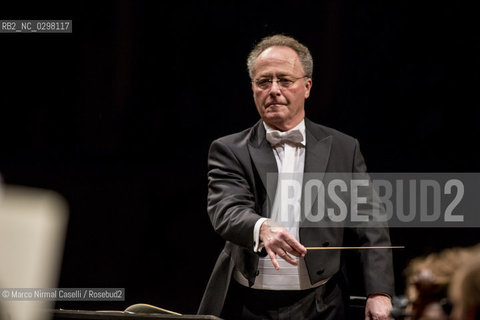 concerto stagione 2014/15 FERRARA MUSICA             CHAMBER ORCHESTRA OF EUROPE.EMMANUEL KRIVINE DIRETTORE.JOSHUA BELL VIOLINO..conductor;direttore dorchestra;music;classic music;musica classica;spartiti; ©Marco Nirmal Caselli/Rosebud2