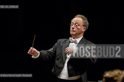 concerto stagione 2014/15 FERRARA MUSICA             CHAMBER ORCHESTRA OF EUROPE.EMMANUEL KRIVINE DIRETTORE.JOSHUA BELL VIOLINO..conductor;direttore dorchestra;music;classic music;musica classica;spartiti; ©Marco Nirmal Caselli/Rosebud2