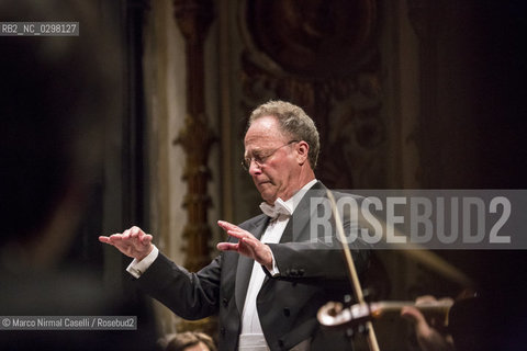 concerto stagione 2014/15 FERRARA MUSICA             CHAMBER ORCHESTRA OF EUROPE.EMMANUEL KRIVINE DIRETTORE.JOSHUA BELL VIOLINO..conductor;direttore dorchestra;music;classic music;musica classica;spartiti; ©Marco Nirmal Caselli/Rosebud2