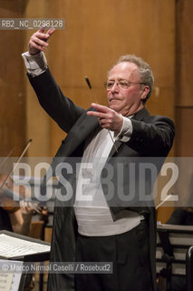 concerto stagione 2014/15 FERRARA MUSICA             CHAMBER ORCHESTRA OF EUROPE.EMMANUEL KRIVINE DIRETTORE.JOSHUA BELL VIOLINO..conductor;direttore dorchestra;music;classic music;musica classica;spartiti; ©Marco Nirmal Caselli/Rosebud2