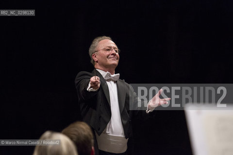 concerto stagione 2014/15 FERRARA MUSICA             CHAMBER ORCHESTRA OF EUROPE.EMMANUEL KRIVINE DIRETTORE.JOSHUA BELL VIOLINO..conductor;direttore dorchestra;music;classic music;musica classica;spartiti; ©Marco Nirmal Caselli/Rosebud2