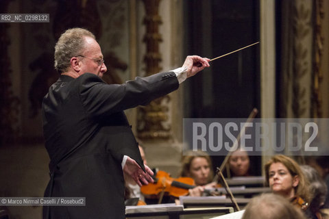 concerto stagione 2014/15 FERRARA MUSICA             CHAMBER ORCHESTRA OF EUROPE.EMMANUEL KRIVINE DIRETTORE.JOSHUA BELL VIOLINO..conductor;direttore dorchestra;music;classic music;musica classica;spartiti; ©Marco Nirmal Caselli/Rosebud2