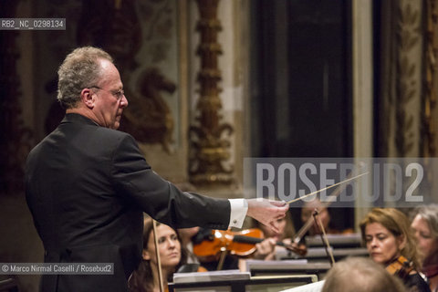 concerto stagione 2014/15 FERRARA MUSICA             CHAMBER ORCHESTRA OF EUROPE.EMMANUEL KRIVINE DIRETTORE.JOSHUA BELL VIOLINO..conductor;direttore dorchestra;music;classic music;musica classica;spartiti; ©Marco Nirmal Caselli/Rosebud2
