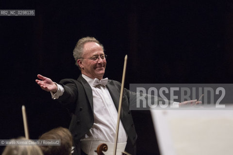 concerto stagione 2014/15 FERRARA MUSICA             CHAMBER ORCHESTRA OF EUROPE.EMMANUEL KRIVINE DIRETTORE.JOSHUA BELL VIOLINO..conductor;direttore dorchestra;music;classic music;musica classica;spartiti; ©Marco Nirmal Caselli/Rosebud2