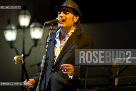 10 aug 2009, Guardia Sanframondi ( BN ): TONINO CAROTONE in concert. ©Marcello DAndrea/Rosebud2