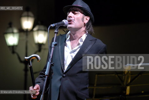 10 aug 2009, Guardia Sanframondi ( BN ): TONINO CAROTONE in concert. ©Marcello DAndrea/Rosebud2