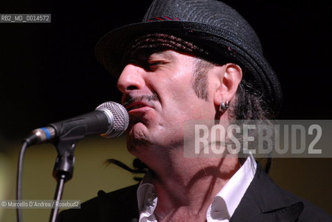 10 aug 2009, Guardia Sanframondi ( BN ): TONINO CAROTONE in concert. ©Marcello DAndrea/Rosebud2