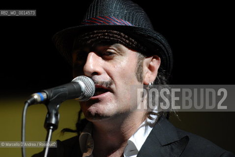 10 aug 2009, Guardia Sanframondi ( BN ): TONINO CAROTONE in concert. ©Marcello DAndrea/Rosebud2