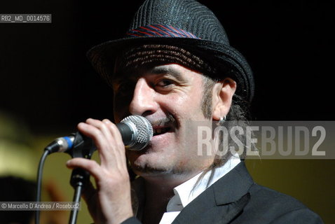 10 aug 2009, Guardia Sanframondi ( BN ): TONINO CAROTONE in concert. ©Marcello DAndrea/Rosebud2