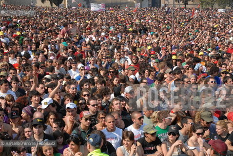 01 May 2009, Rome piazza S. Giovanni: people ( MAY FIRST FESTIVAL ). ©Marcello DAndrea/Rosebud2