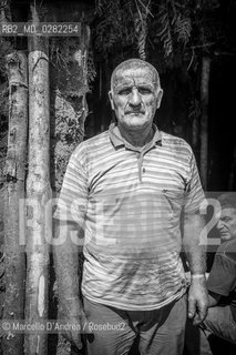 14/09/2013, Massiccio del Matese, Campania, Italia: carbonai nella loro baracca in un momento di riposo. Lantico mestiere del carbonaio è resistito sul Matese fino agli anni 90. Oggi sempre più di rado assistiamo a scene come questa a causa dellarrivo di carbone dallestero a basso costo, cosa che non rende conveniente lestrazione tradizionale. ©Marcello DAndrea/Rosebud2