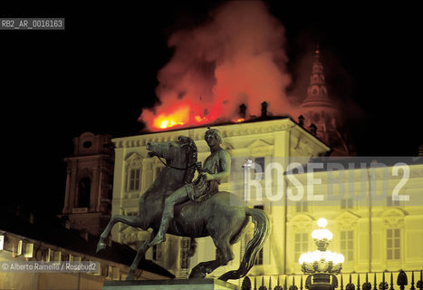 torino, 1998, exhibition of the holy shroud, sacra sindone-the torino cathedral fire in 1997 ©Alberto Ramella/Rosebud2