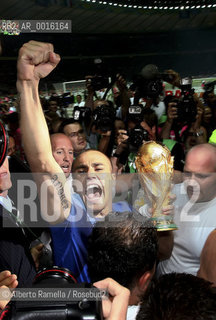 BERLINO, 9.7.06 - FINALE FIFA WORLD CUP - ITALIA FRANCIA 6-4 (dopo rigori) - litalia e campione del mondo di calcio.nella foto: festeggiamenti dopo la vittoria dei mondiali, cannavaro ©Alberto Ramella/Rosebud2