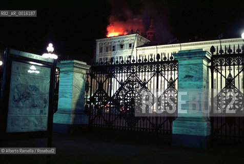 torino, 1998, exhibition of the holy shroud, sacra sindone-the torino cathedral fire in 1997 ©Alberto Ramella/Rosebud2