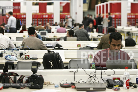 journalists from all over the world at the main press center Lingotto for the XXI winter Olympic Games in Turin ©Alberto Ramella/Rosebud2