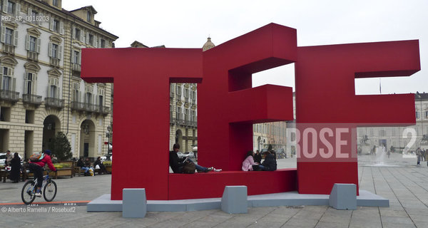 torino film festival edition 27, torino, 13.11.09, the symbol of the festival in piazza castello, torino - il marchio del festival in piazza castello a torino 13.11.09 giorni di apertura ©Alberto Ramella/Rosebud2