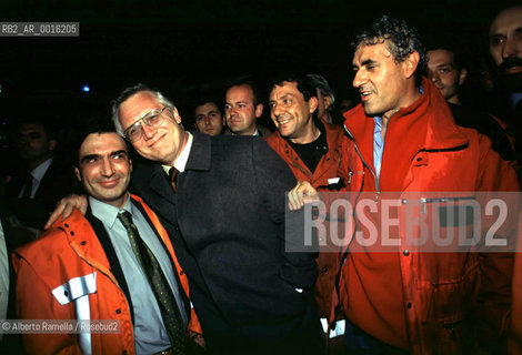 torino, 1998, exhibition of the holy shroud, sacra sindone-the torino mair valentino castellani with firemen who saved shroud from fire - 1997 ©Alberto Ramella/Rosebud2