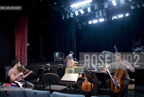 la serva padrona, di Carlo Goldoni, musica gb pergolesi, orch montis regalis diretta da enrico onofri con laura catrani (serpina) oliviero giorgiutti (uberto) igor horvat (vespone) regia di nicola berloffa nella foto orchestra montis regalis ©Alberto Ramella/Rosebud2