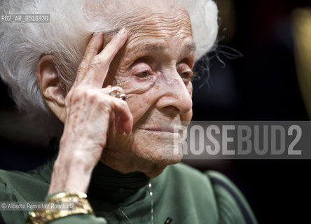 torino 6.10.09 - rita levi montalcini festeggiata a torino per i suoi cento anni al teatro carignano ©Alberto Ramella/Rosebud2