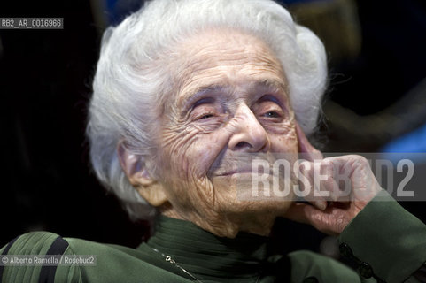 torino 6.10.09 - rita levi montalcini festeggiata a torino per i suoi cento anni al teatro carignano ©Alberto Ramella/Rosebud2