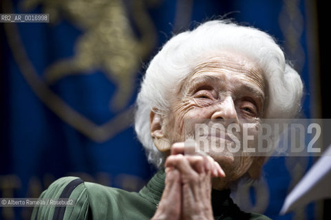 rita levi montalcini a torino 6.10.09 per i suoi 100 ani. letio magistralis al teatro carignano ©Alberto Ramella/Rosebud2