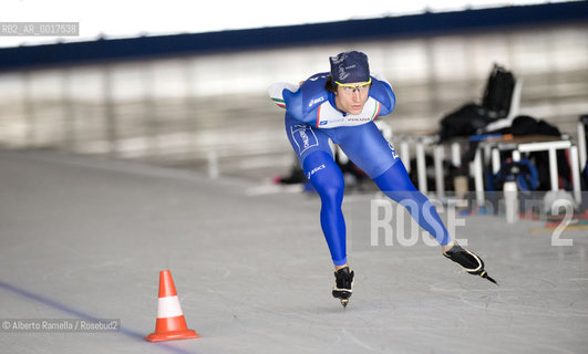 il campione olimpico di torino 2006 enrico fabris durante una sua giornata di allenamento alloval di torino, teatro delle sue vittorie olimpiche del 2006. fabris è in ritro con la nazionale italiana a torino in vista delle prossime olimpiadi di vancouver. ©Alberto Ramella/Rosebud2