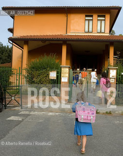 first day of school, model released . primo giorno di scuola ©Alberto Ramella/Rosebud2