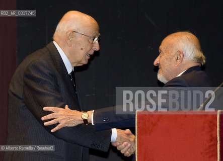 il Presidente della Repubblica Giorgio Napolitano in visita a Torino, al Teatro Regio in occasione dei lavori del convegno sul centenario di Norberto Bobbio..nella foto: giorgio napolitano con gastone cottino ©Alberto Ramella/Rosebud2