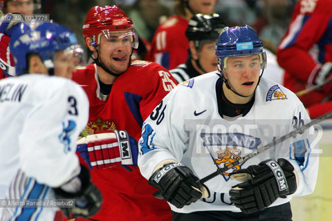 hockey semifinal 2006 olympics - finland vs/russia 4-0- jokinen jussi (fin9)VIKTOR KOZLOV (RUS) ©Alberto Ramella/Rosebud2