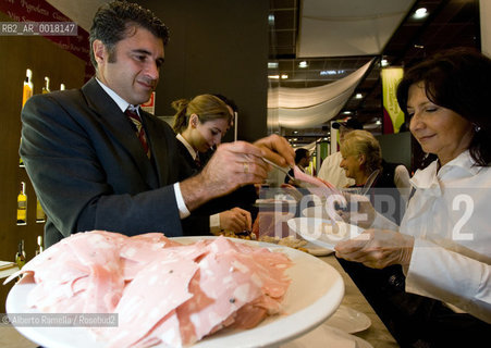 slow food, Salone del Gusto, Terra Madre 2006 - Torino, oct 06 - international fair about slow food, world food cultures and traditional and natural food protection . ©Alberto Ramella/Rosebud2