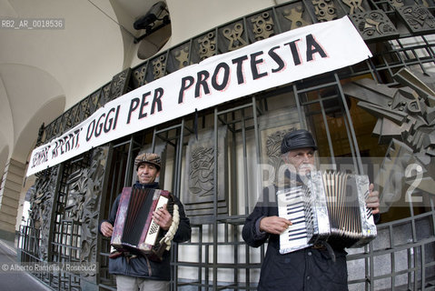 i lavoratori del teatro regio tengono aperto il teatro tutto il giorno per protestare contro i tagli del governo alla cultura anzichè attuare uno sciopero. ©Alberto Ramella/Rosebud2