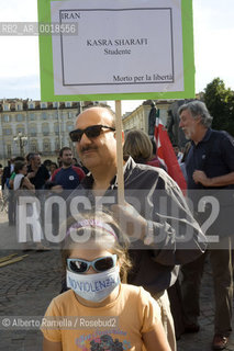 torino, 23 giu 09 - piazza castello, manifestazione della comunità iraniana di torino contro la repressione del governo iraniano dopo le recenti elezioni politiche ©Alberto Ramella/Rosebud2