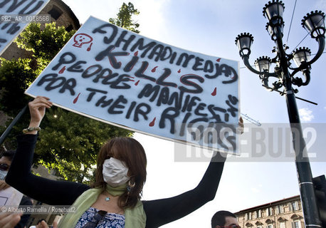 torino, 23 giu 09 - piazza castello, manifestazione della comunità iraniana di torino contro la repressione del governo iraniano dopo le recenti elezioni politiche ©Alberto Ramella/Rosebud2