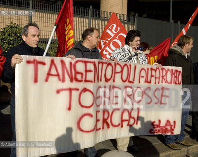 ripresa delle udienze del processo per leredità agnelli, in forma privata, nellufficio del giudice brunella rosso al tribunale di torino - in contemporanea manifestazione operai della fiat di arese fuori dal palazzo di giustizia.nella foto la manifestazione ©Alberto Ramella/Rosebud2