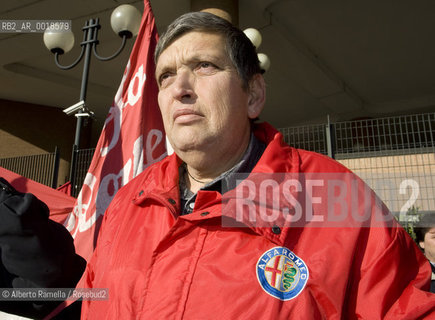 ripresa delle udienze del processo per leredità agnelli, in forma privata, nellufficio del giudice brunella rosso al tribunale di torino - in contemporanea manifestazione operai della fiat di arese fuori dal palazzo di giustizia.nella foto la manifestazione ©Alberto Ramella/Rosebud2