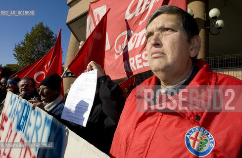 ripresa delle udienze del processo per leredità agnelli, in forma privata, nellufficio del giudice brunella rosso al tribunale di torino - in contemporanea manifestazione operai della fiat di arese fuori dal palazzo di giustizia.nella foto la manifestazione ©Alberto Ramella/Rosebud2