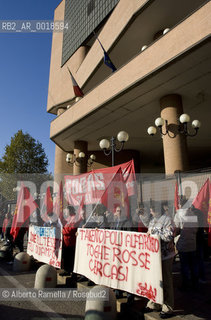 ripresa delle udienze del processo per leredità agnelli, in forma privata, nellufficio del giudice brunella rosso al tribunale di torino - in contemporanea manifestazione operai della fiat di arese fuori dal palazzo di giustizia.nella foto la manifestazione ©Alberto Ramella/Rosebud2