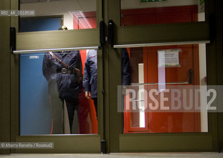 ripresa delle udienze del processo per leredità agnelli, in forma privata, nellufficio del giudice brunella rosso al tribunale di torino - in contemporanea manifestazione operai della fiat di arese fuori dal palazzo di giustizia.nella foto lufficio di brunella rosso presieduto dai carabinieri ©Alberto Ramella/Rosebud2