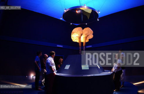 science, exhibition about brain, experimenta, turin, 2002, ©Alberto Ramella/Rosebud2