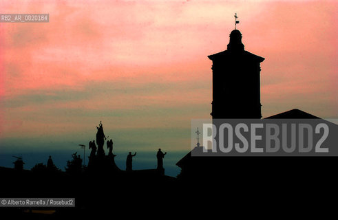 europe, italy, piemonte, cherasco (CN), an old little town in piemonte famous for the napoleonic heritage and the antiquary street market, ©Alberto Ramella/Rosebud2