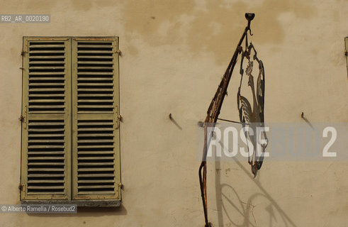 europe, italy, piemonte, cherasco (CN), an old little town in piemonte famous for the napoleonic heritage and the antiquary street market, ©Alberto Ramella/Rosebud2