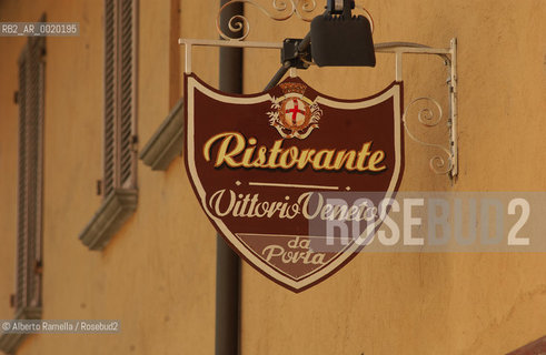 europe, italy, piemonte, cherasco (CN), an old little town in piemonte famous for the napoleonic heritage and the antiquary street market, ©Alberto Ramella/Rosebud2