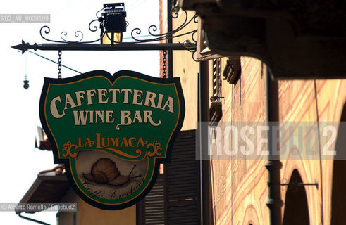 europe, italy, piemonte, cherasco (CN), an old little town in piemonte famous for the napoleonic heritage and the antiquary street market, ©Alberto Ramella/Rosebud2