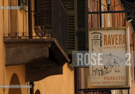 europe, italy, piemonte, cherasco (CN), an old little town in piemonte famous for the napoleonic heritage and the antiquary street market, ©Alberto Ramella/Rosebud2