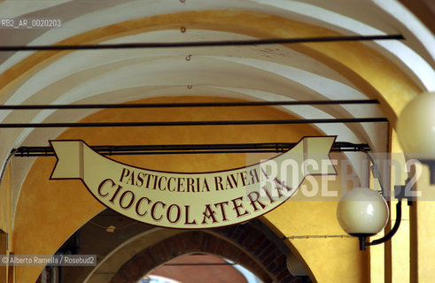 europe, italy, piemonte, cherasco (CN), an old little town in piemonte famous for the napoleonic heritage and the antiquary street market, ©Alberto Ramella/Rosebud2