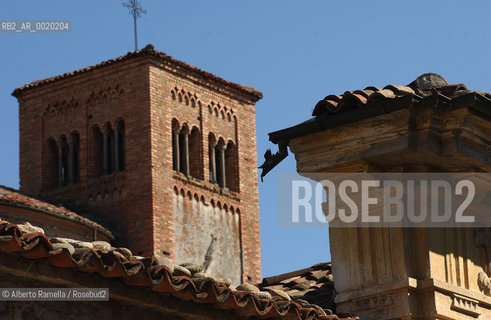 europe, italy, piemonte, cherasco (CN), an old little town in piemonte famous for the napoleonic heritage and the antiquary street market, ©Alberto Ramella/Rosebud2