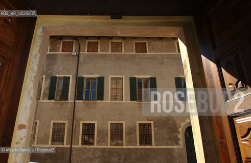 europe, italy, piemonte, cherasco (CN), an old little town in piemonte famous for the napoleonic heritage and the antiquary street market, ©Alberto Ramella/Rosebud2